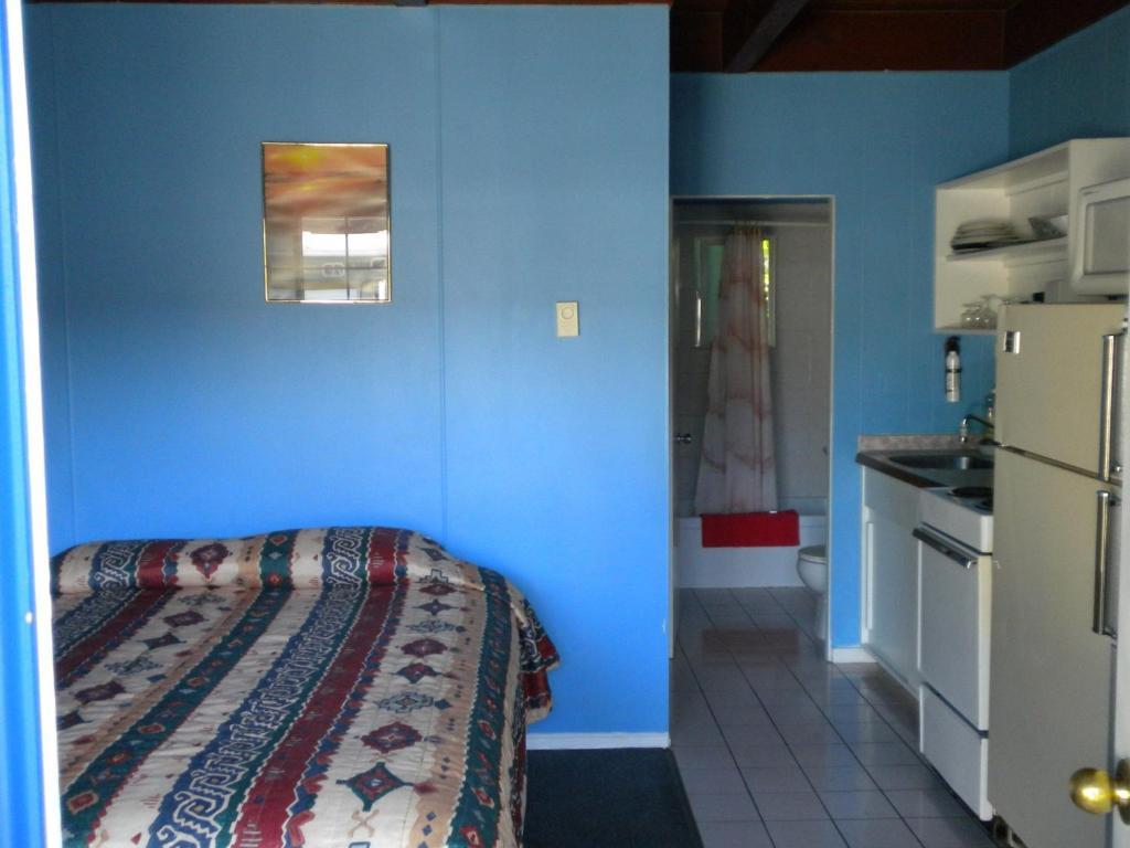Holiday House Motel Пентиктон Номер фото