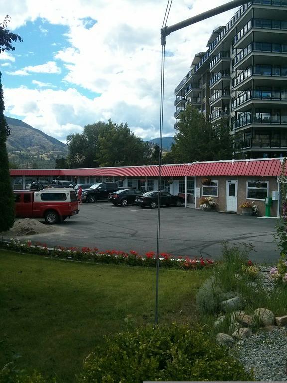 Holiday House Motel Пентиктон Экстерьер фото