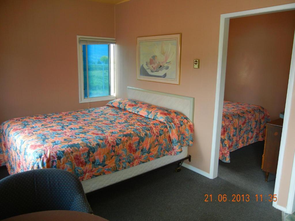 Holiday House Motel Пентиктон Номер фото