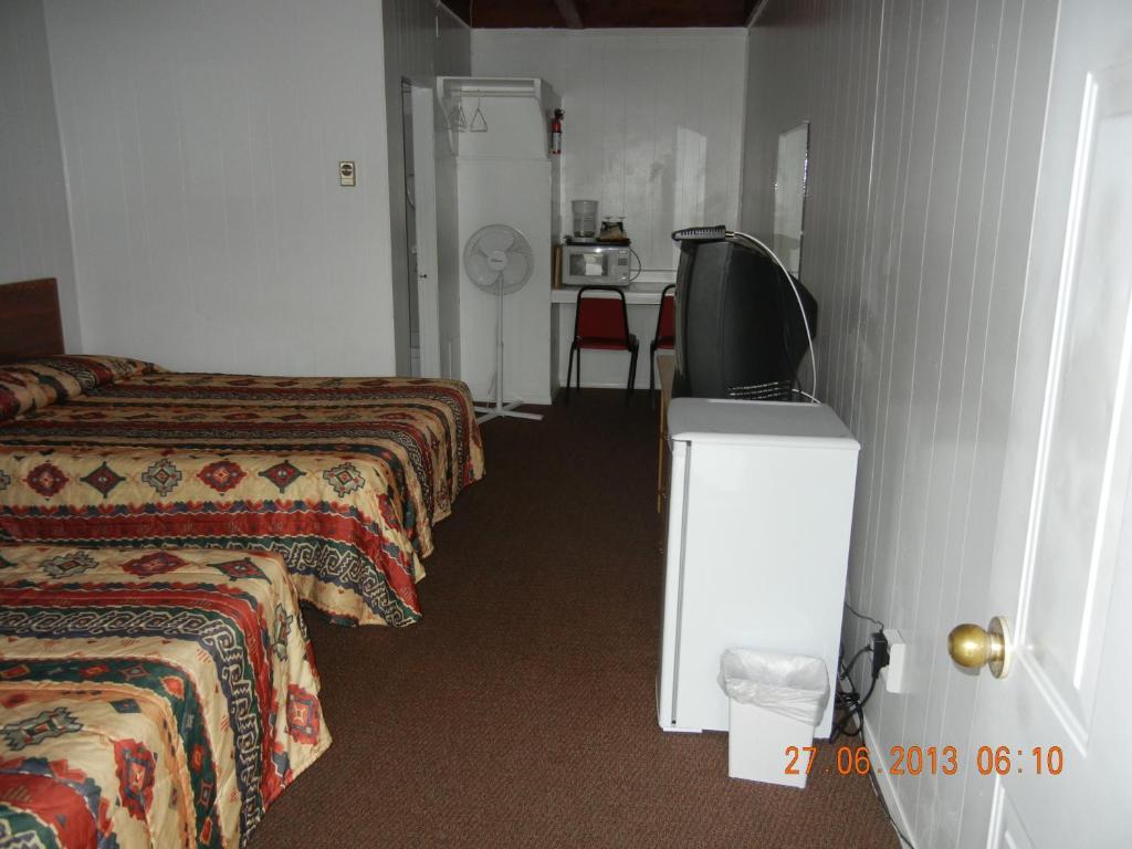 Holiday House Motel Пентиктон Номер фото